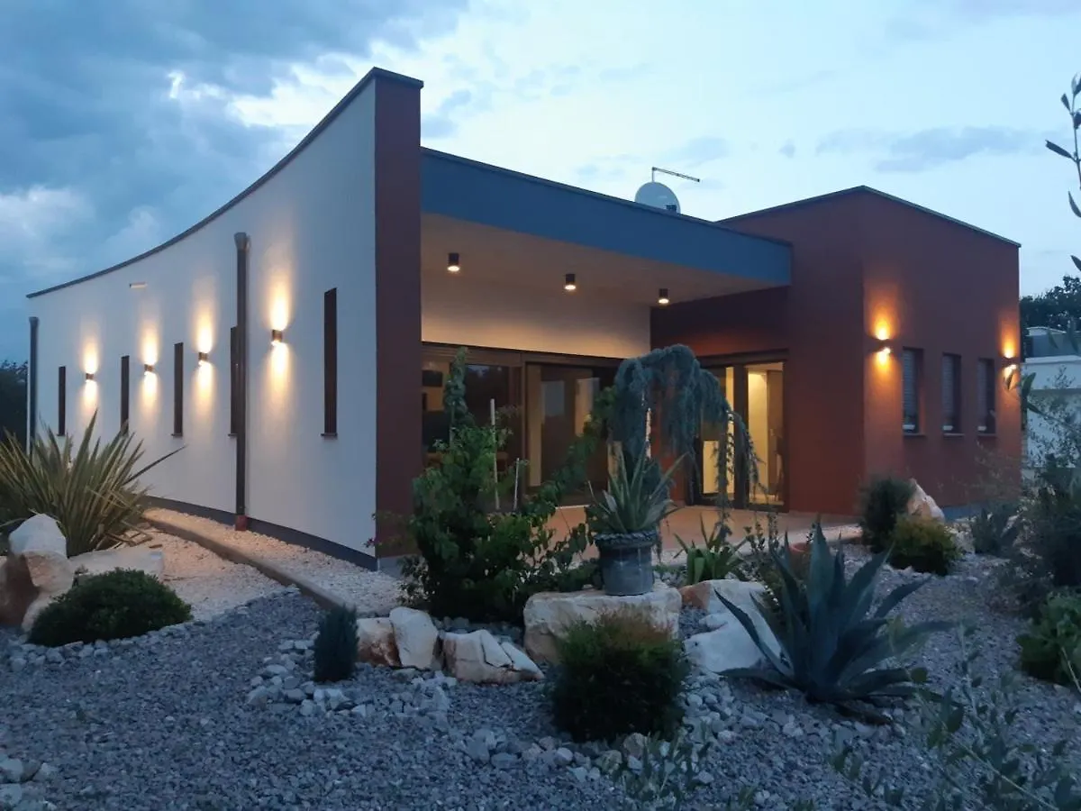 Apartments Bijou With Big Private Garden Near Umag Vilanija Konukevi