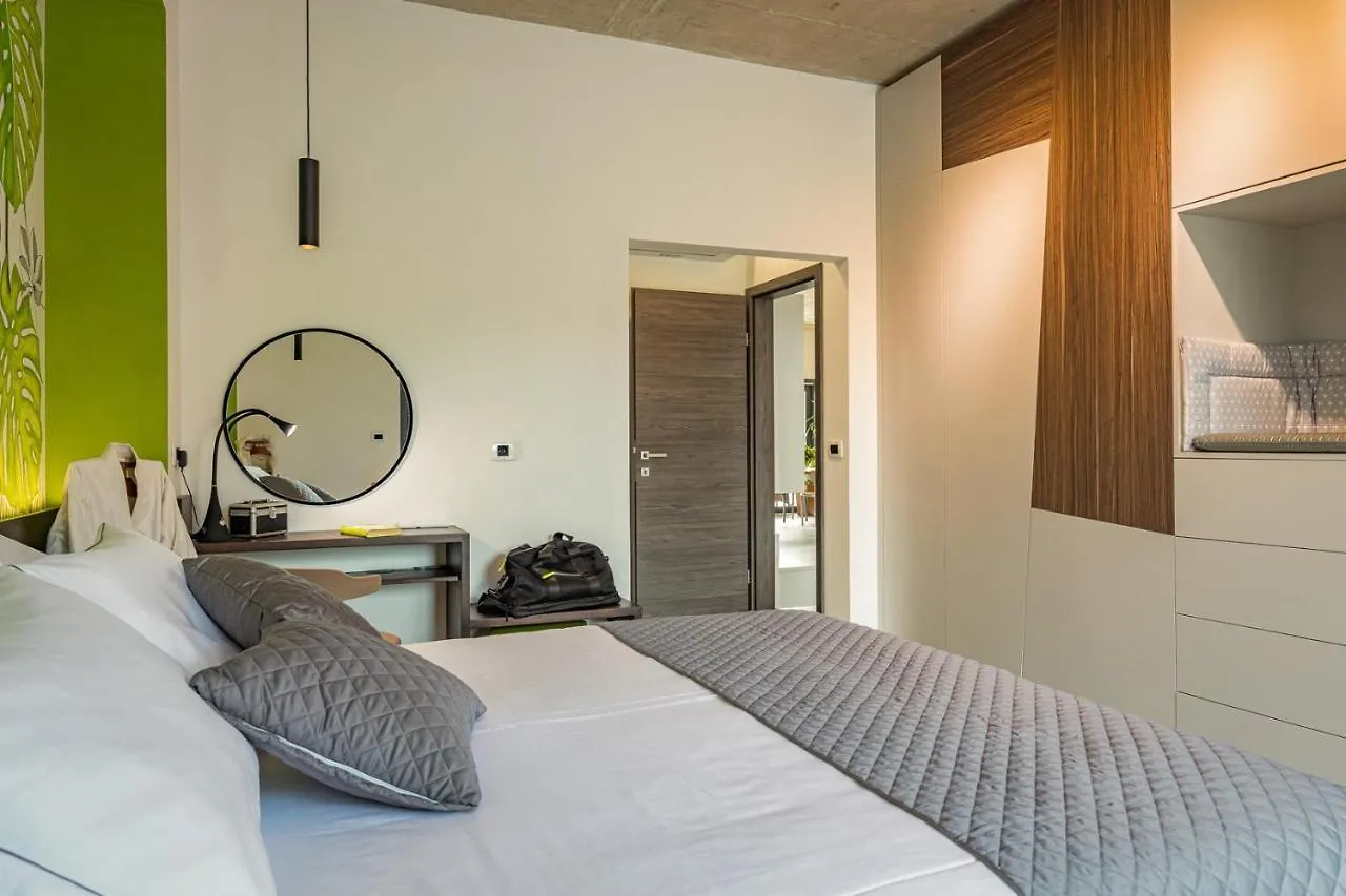 Apartments Bijou With Big Private Garden Near Umag Vilanija Πανσιόν