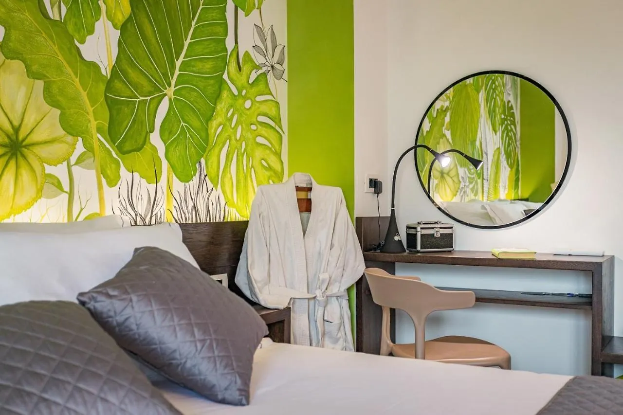 Apartments Bijou With Big Private Garden Near Umag Vilanija