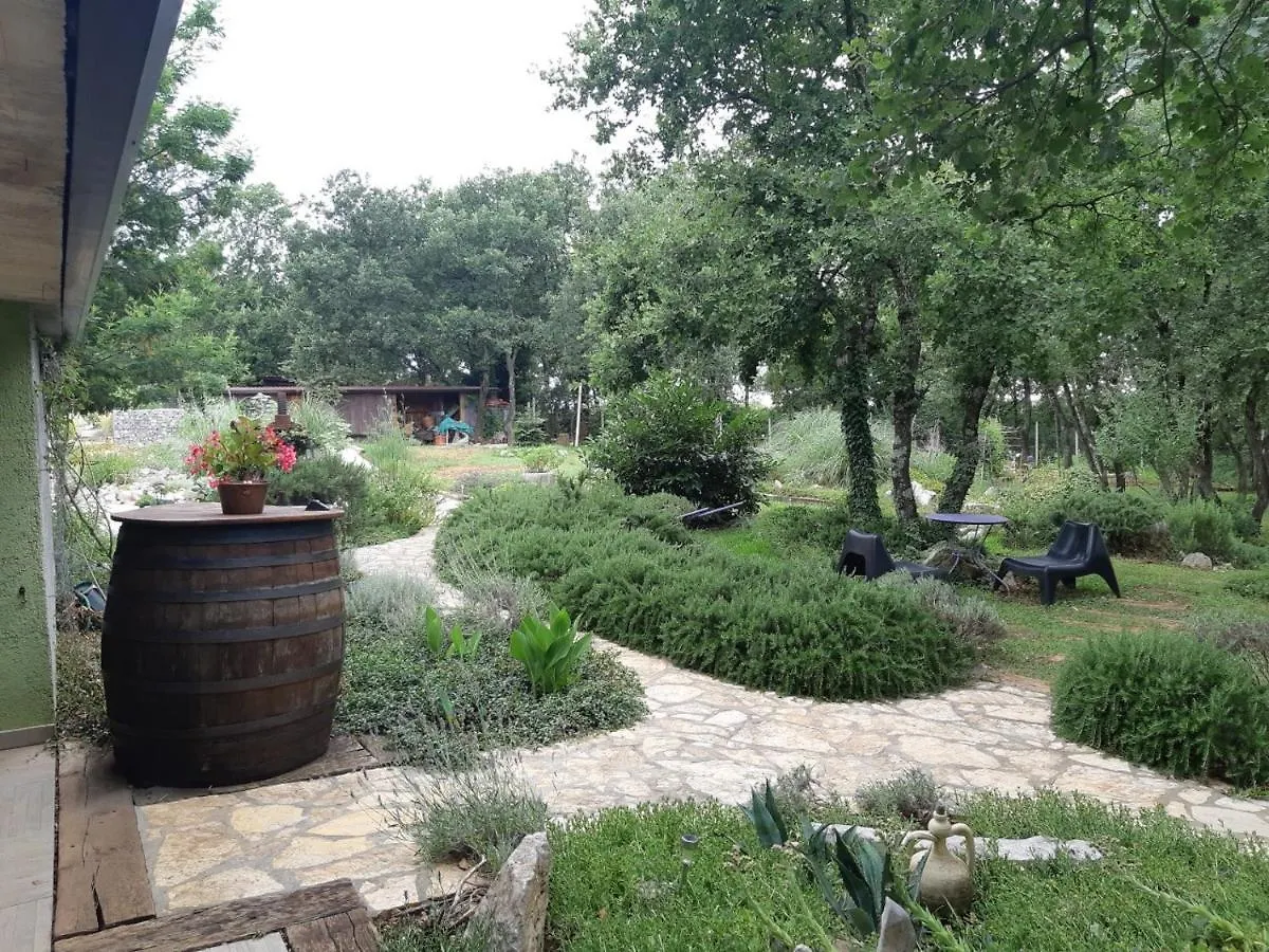Apartments Bijou With Big Private Garden Near Umag Vilanija Konukevi