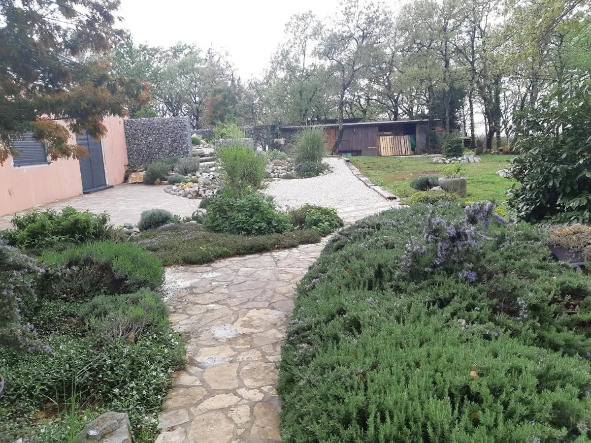 Konukevi Apartments Bijou With Big Private Garden Near Umag Vilanija