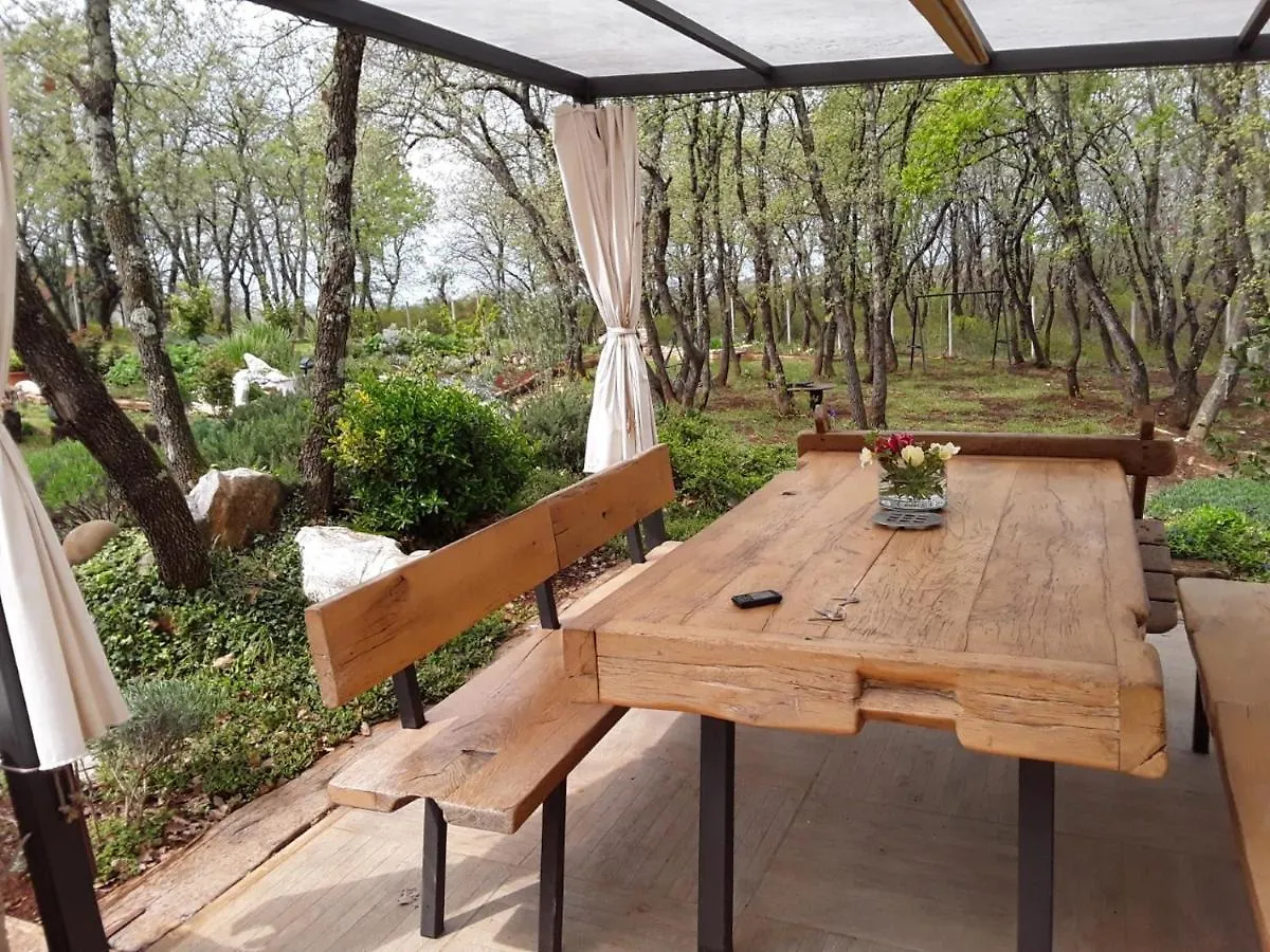 Guest house Bijou House With Apartments Vilanija Croatia