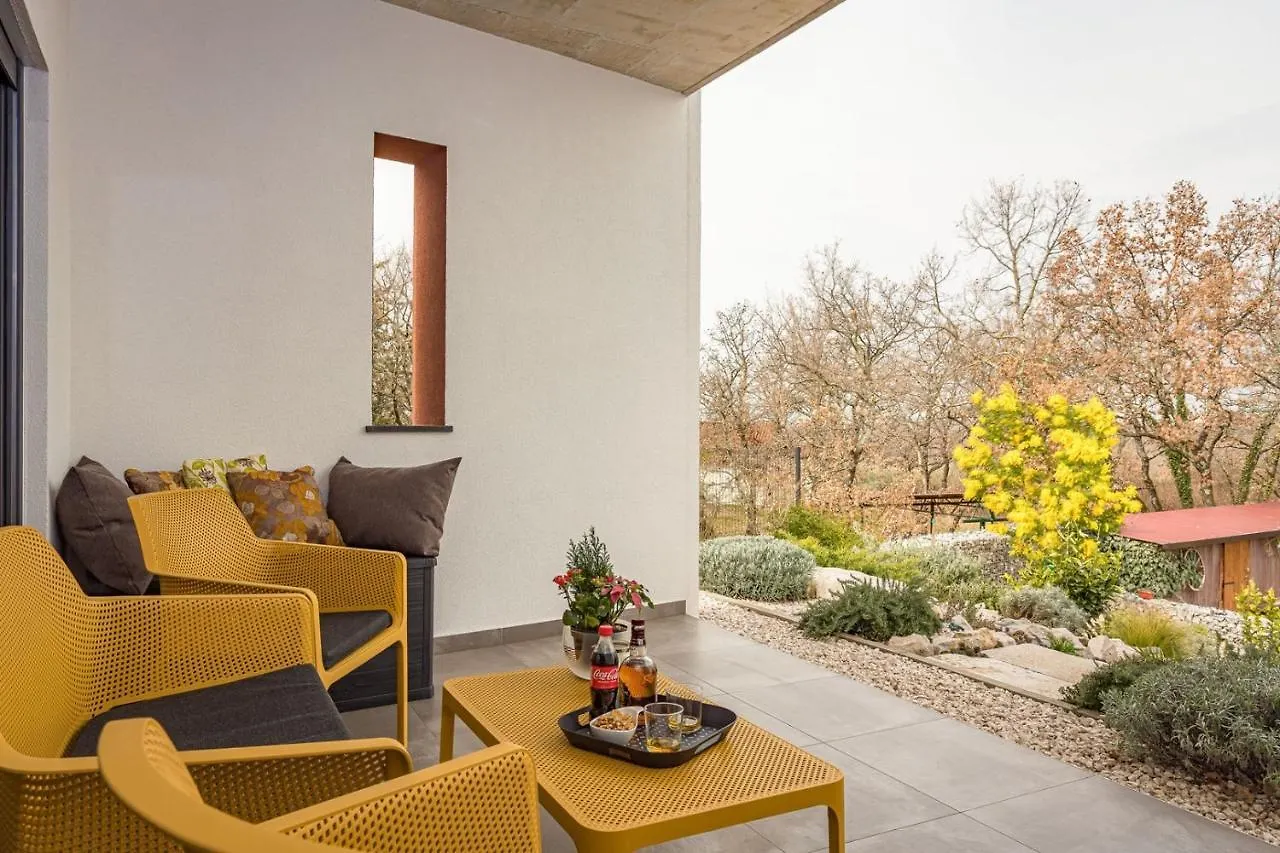 Bijou House With Apartments Vilanija Croatia