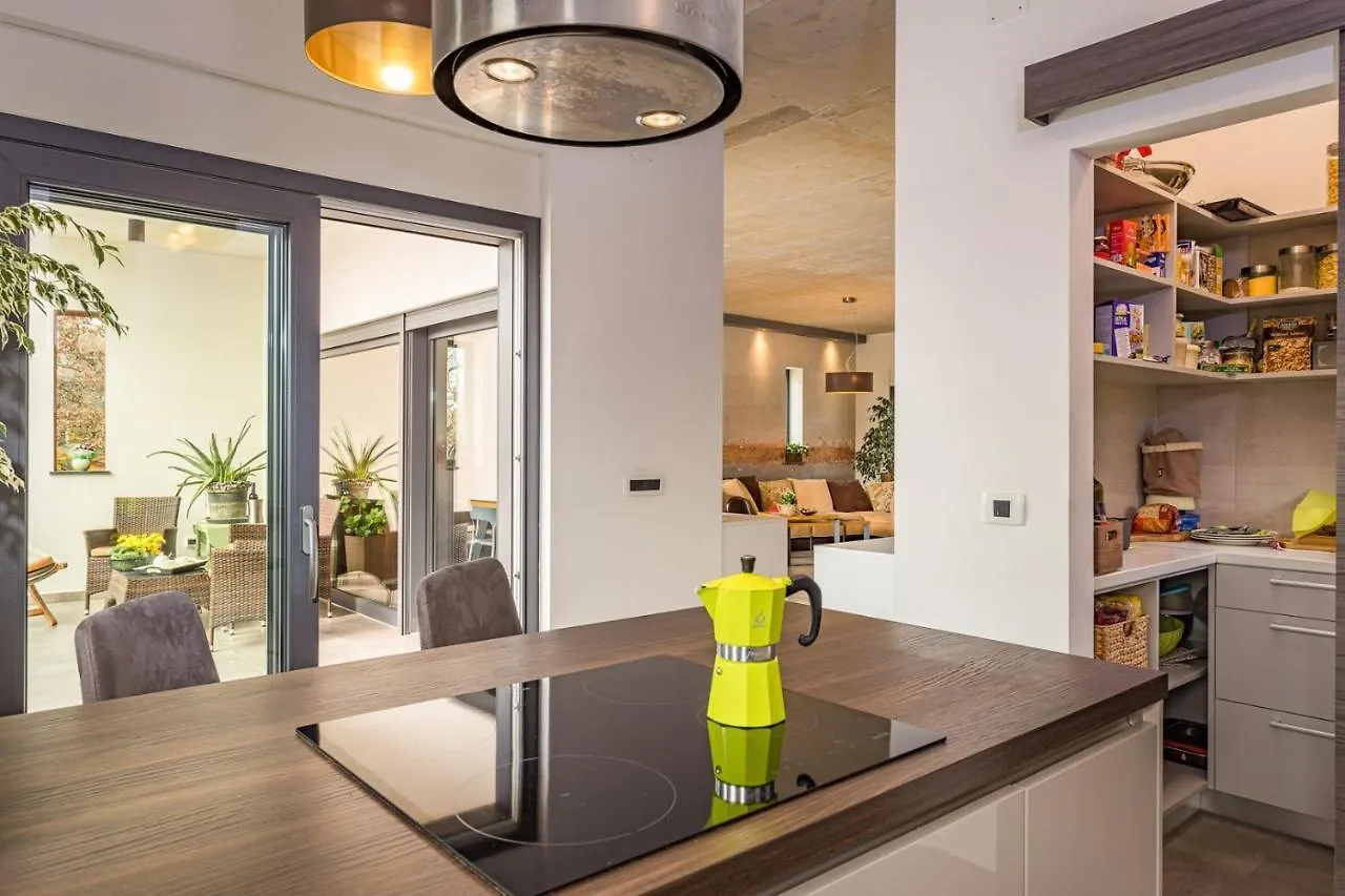 Bijou House With Apartments Vilanija 0*,