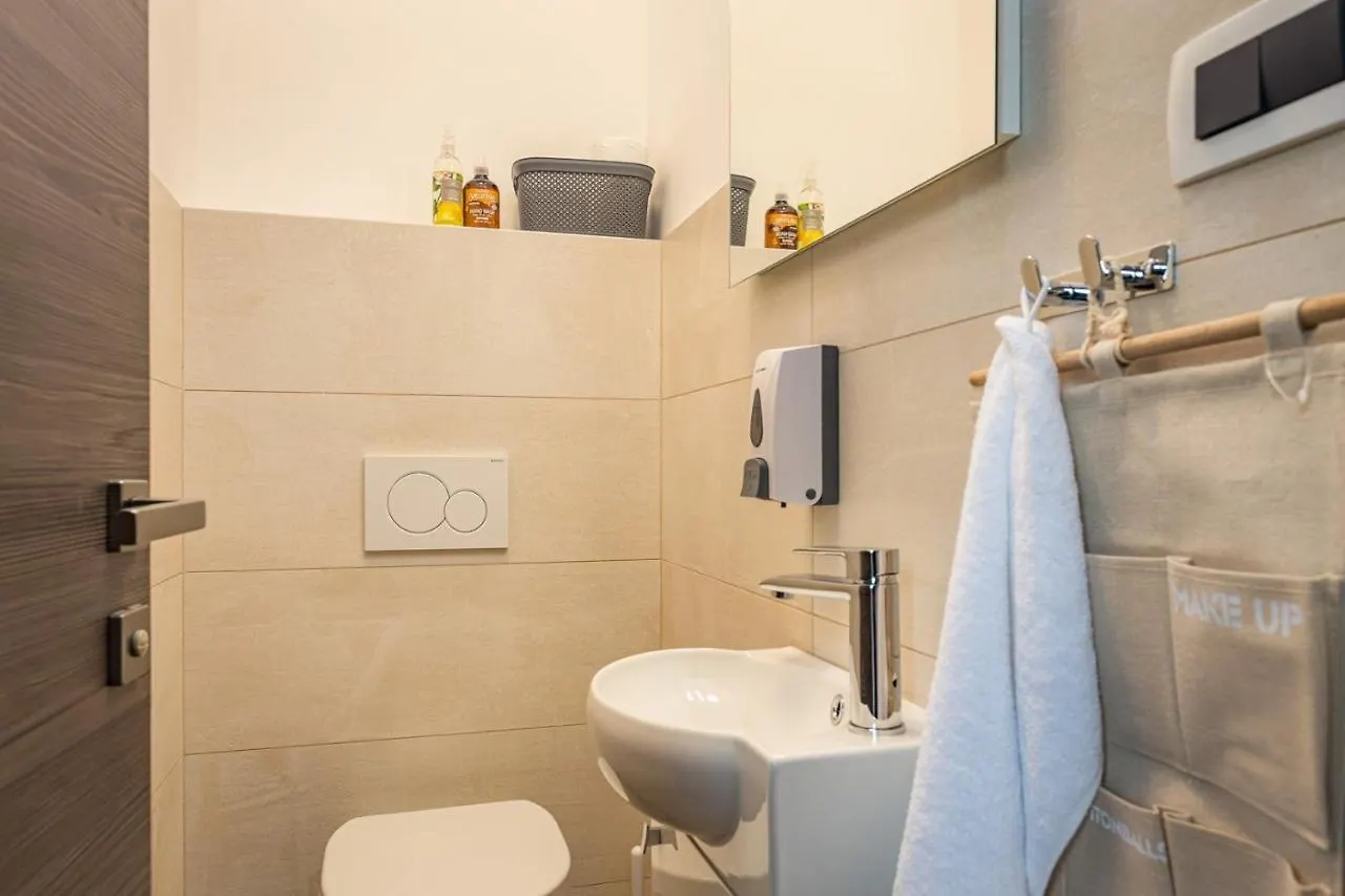 Bijou House With Apartments Vilanija
