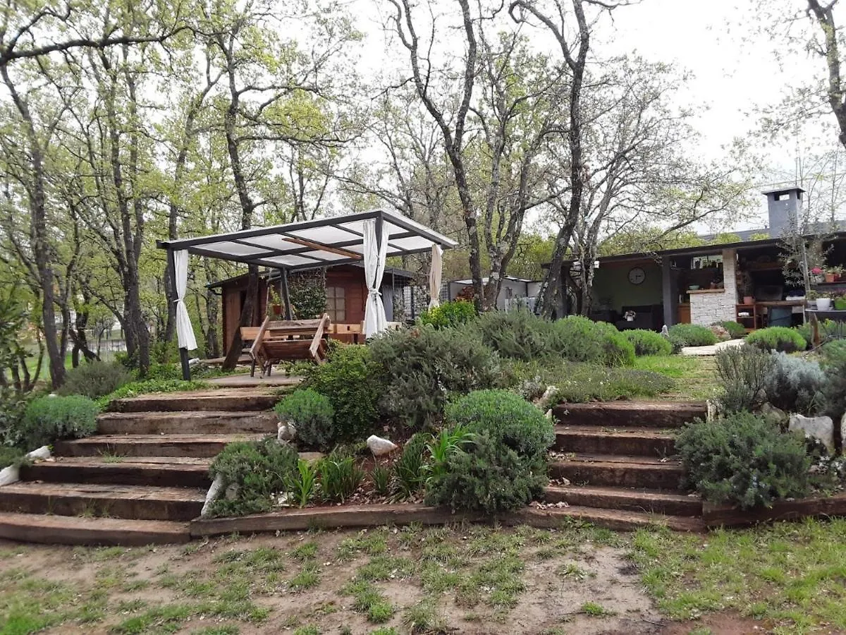 Apartments Bijou With Big Private Garden Near Umag Vilanija Πανσιόν