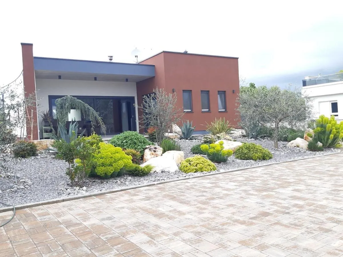 Apartments Bijou With Big Private Garden Near Umag Vilanija 0*,  Κροατία