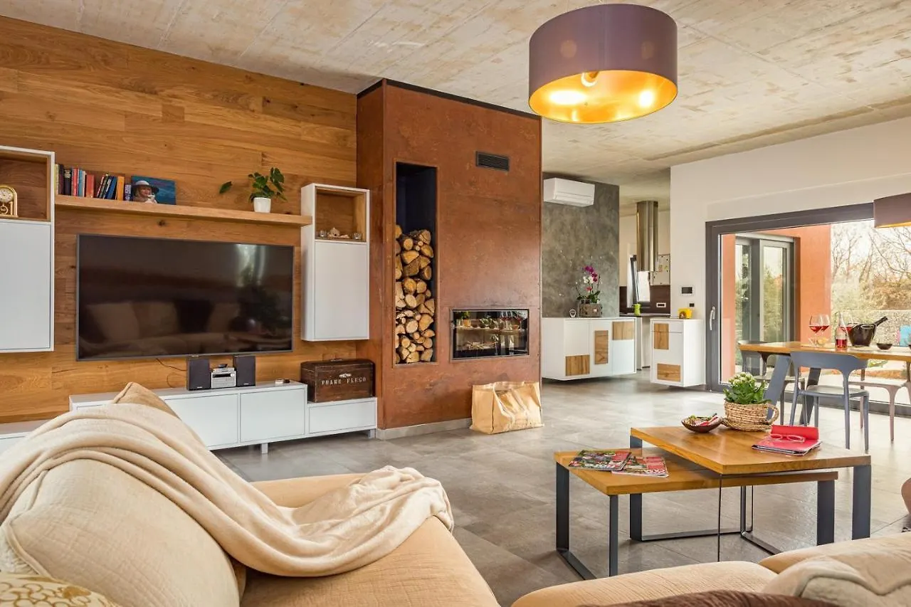 Apartments Bijou With Big Private Garden Near Umag Vilanija