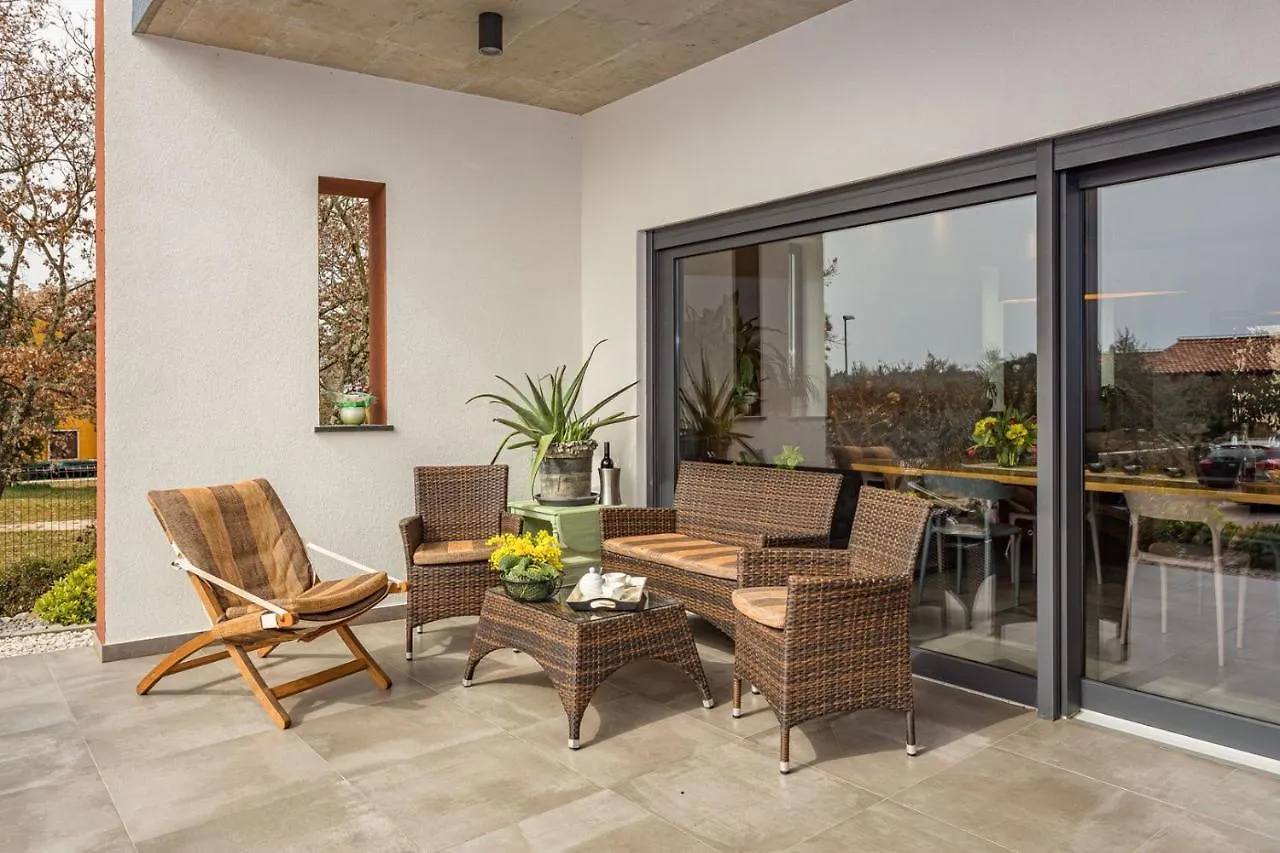 Apartments Bijou With Big Private Garden Near Umag Vilanija Hırvatistan