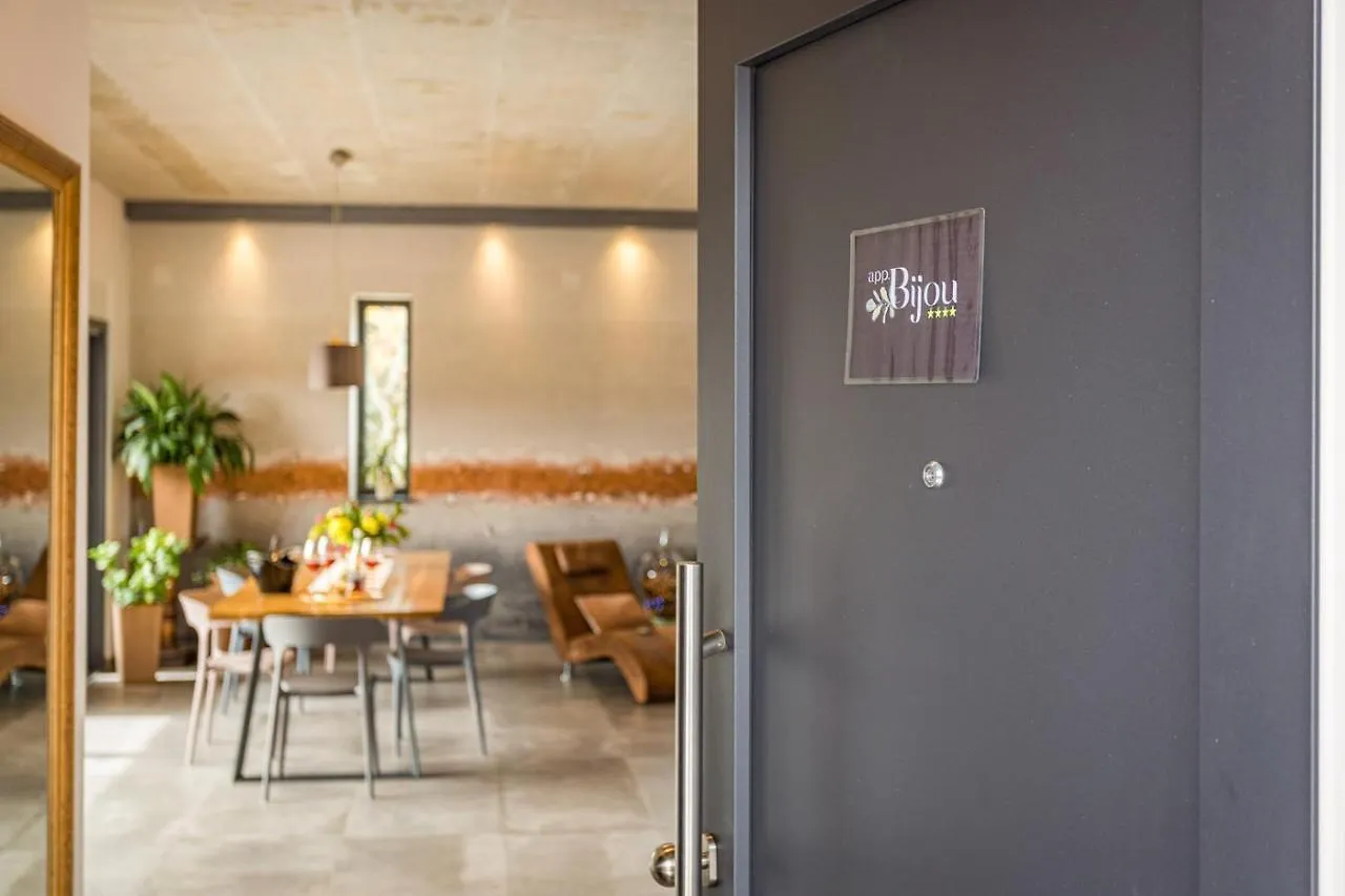 Apartments Bijou With Big Private Garden Near Umag Vilanija Κροατία